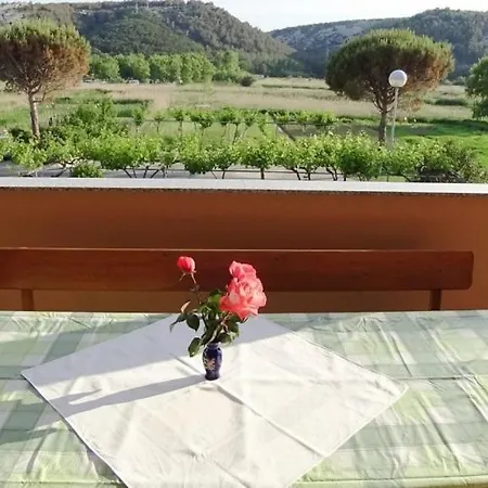 아파트 Apartments Lopar *