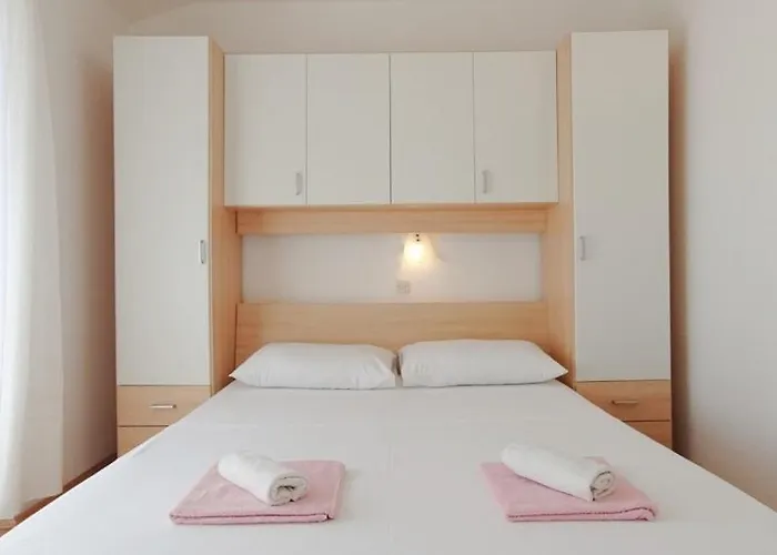 Apartments Lopar *
