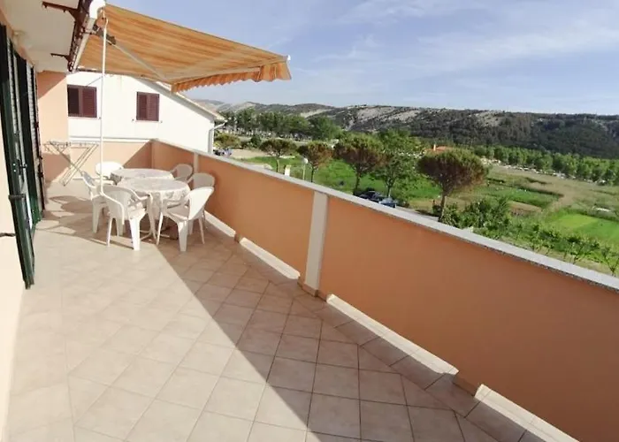 Apartments Lopar Апартаменты Лопар